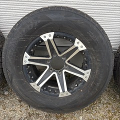 265 70 R17ホイールスタッドレスタイヤ付きの画像