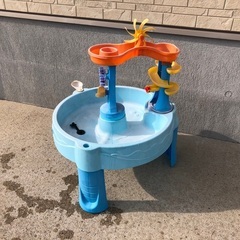 ステップ２ 水遊び ウォーターテーブル
