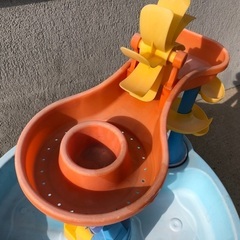 ステップ２ 水遊び ウォーターテーブルの画像