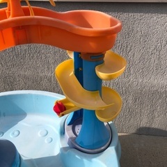 ステップ２ 水遊び ウォーターテーブルの画像