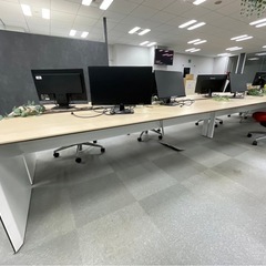 無料！先着順　オフィステーブル　約56名程度分の画像