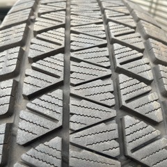 中古スタッドレスタイヤ　225/60R18 ブリヂストンの画像