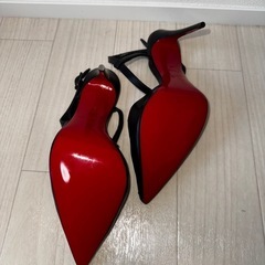 Christian Louboutinパンプスの画像