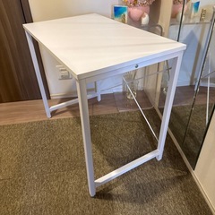 ホワイトデスク　棚の画像