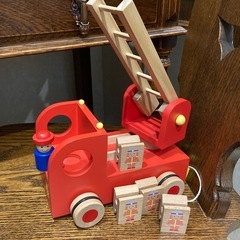 カタカタ　消防車