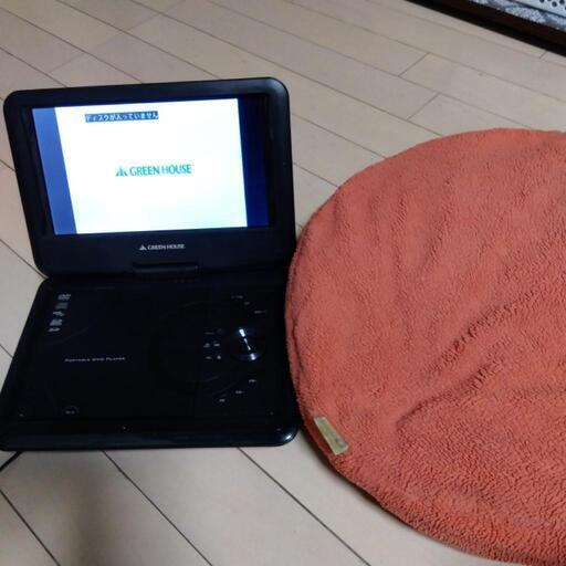 DVDプレーヤーとクッション