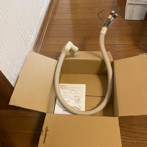温水ルームヒーター　コンセント