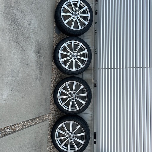 220クラウンスタッドレス18インチ