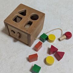 知育玩具　木のおもちゃ　型入れ積み木ボックス