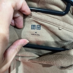 メンズユニクロパーカーの画像