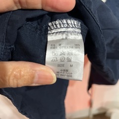 メンズ紺色シャツの画像