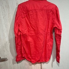 メンズシャツ赤の画像