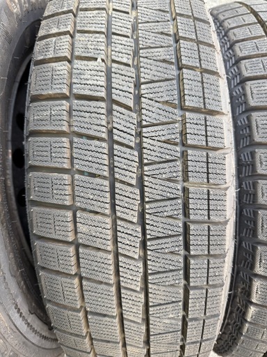 215/70R15 スタッドレスタイヤ  