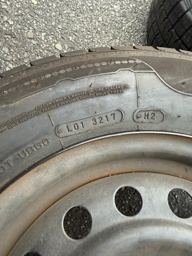 215/70R15 スタッドレスタイヤ  