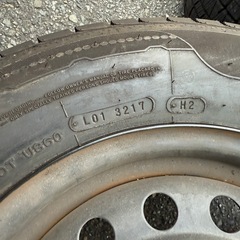 215/70R15 スタッドレスタイヤ  の画像