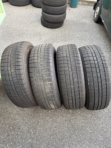 215/70R15 スタッドレスタイヤ