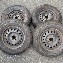 215/70R15 スタッドレスタイヤ  の画像