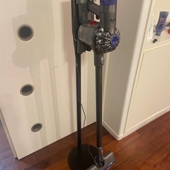 dyson V6 コードレスクリーナーの画像