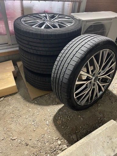 ヴァーテックワン　タイヤとホイル