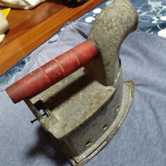 レトロなアイロンの画像