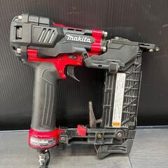 【中古】マキタ　高圧フロアタッカー　AT451H　ケース・説明書・付属品付き【ハンズクラフト熊本けやき通り店】の画像