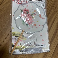 白色チャイナ服二種類/小道具(うちわ)の画像
