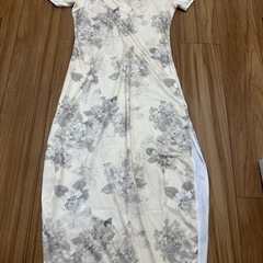 白色チャイナ服二種類/小道具(うちわ)