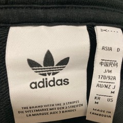 adidas パーカーの画像