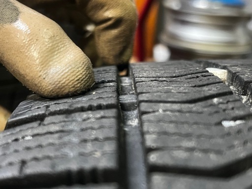 ライズ ロッキー スタッドレス195/60R17 ホイル付き4本セット