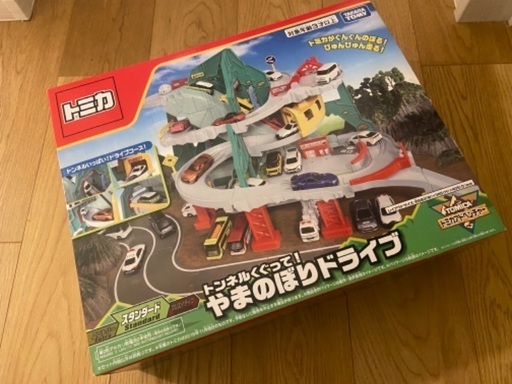 トミカ　やまのぼりドライブ