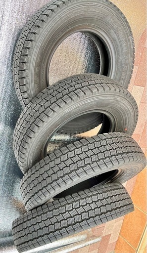 山有ほぼ新品スタッドレスタイヤ 145 R12 グッドイヤー　クリスマスXmas年末年始