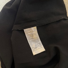 Banana Republic 袖がリボンの黒トップスの画像