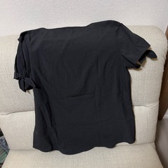 Banana Republic 袖がリボンの黒トップスの画像
