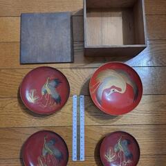 鶴デザインの赤色漆器椀セット 4枚