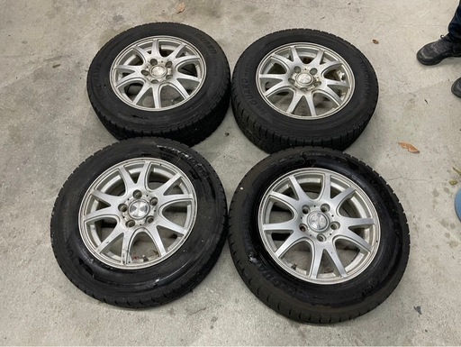 スタッドレスタイヤ　ホイール付き　プリウス30