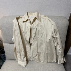 ユニクロベージュシャツ