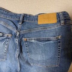 H&M ママジーンズの画像