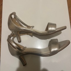 【お譲りします】ゴールド　パンプス　ヒール5cmの画像