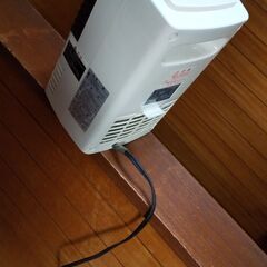 差し上げます　ファンヒーター　YUASA  YA-D601RS(WH) 600W 2014年製の画像