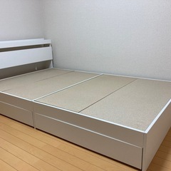 ダブルベッド　フレームのみ
