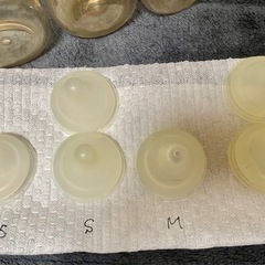 ピジョン 母乳実感　哺乳瓶　240ml 160mlなど　乳首6個　おまけ付きの画像
