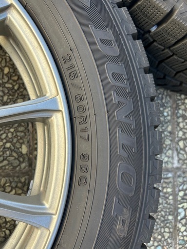 スタッドレスタイヤ　215  60r 17