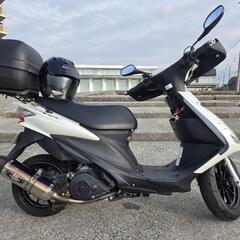 スズキ★アドレスV125S★グリップ＆シートヒーター、ナックルバイザー付★12179km★ヨシムラサイクロンマフラー、オーリンズショック等カスタム多数★バッテリー互換品新品の画像