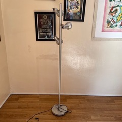 3灯フロアースタンド　LED電球付き