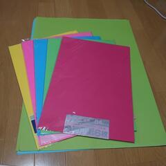 色画用紙　色々＋ 貼れる布の画像