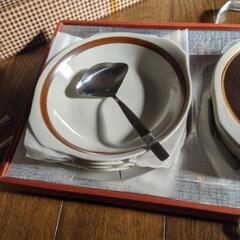 洋風の土鍋とお皿の画像