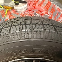 スタットレスタイヤ4本セット185/70R14の画像