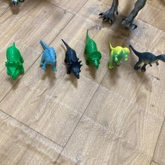 恐竜フィギュアの画像