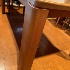ダイニングテーブルの画像