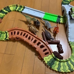 恐竜　カーレースセット